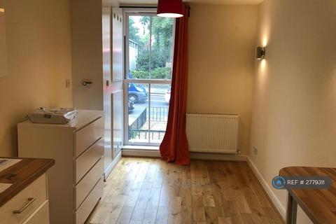 2 bedroom flat to rent, Lewisham Way, London, SE14