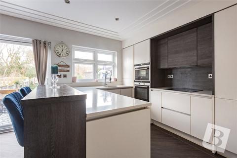 3 bedroom terraced house for sale, Meadowside Road, Upminster, RM14