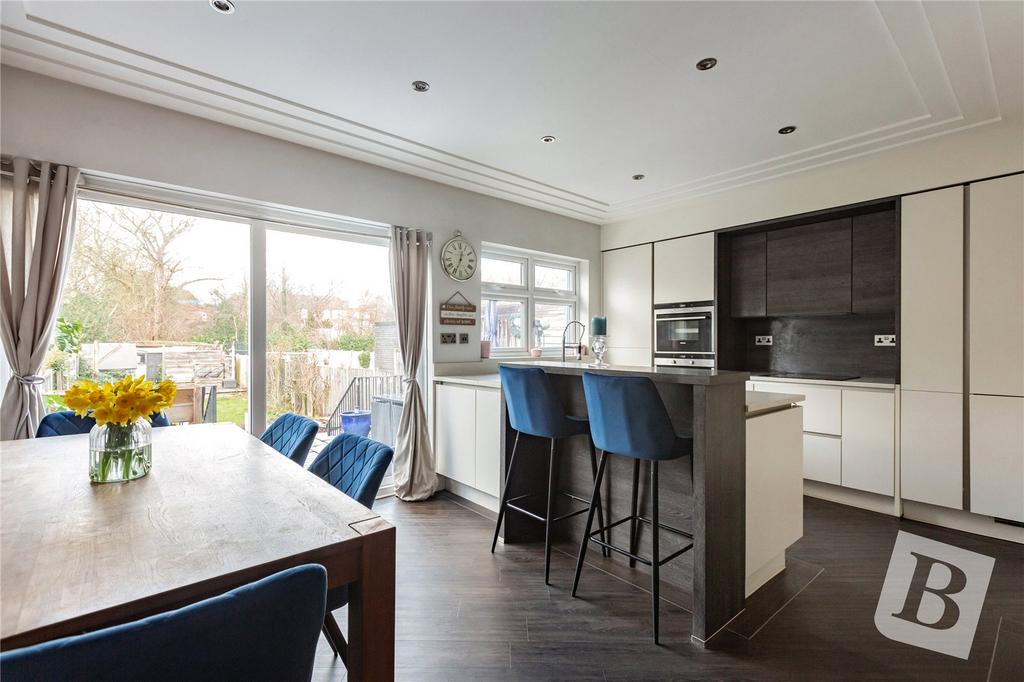 Kitchen / Dining