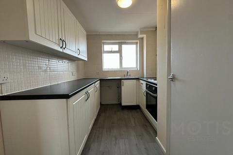 2 bedroom flat to rent, Lennard Road, Folkestone, CT20