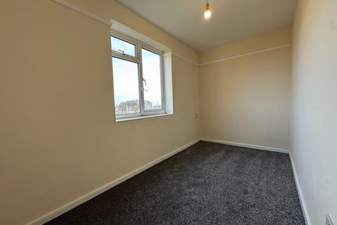 2 bedroom flat to rent, Lennard Road, Folkestone, CT20