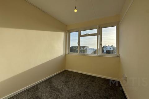 2 bedroom flat to rent, Lennard Road, Folkestone, CT20