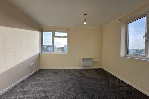 2 bedroom flat to rent, Lennard Road, Folkestone, CT20