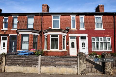 3 bedroom terraced house to rent, Trafford Road, Eccles, Manchester, M30
