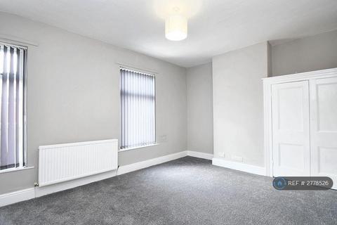 3 bedroom terraced house to rent, Trafford Road, Eccles, Manchester, M30