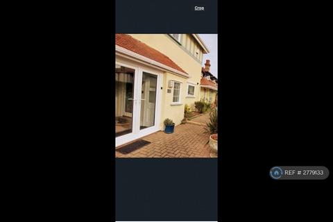 3 bedroom semi-detached house to rent, Riviere Avenue, Llandudno, LL30