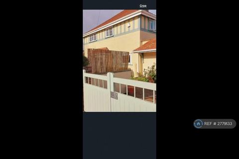3 bedroom semi-detached house to rent, Riviere Avenue, Llandudno, LL30