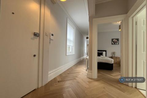4 bedroom flat to rent, Warwick Mansions, London, NW3