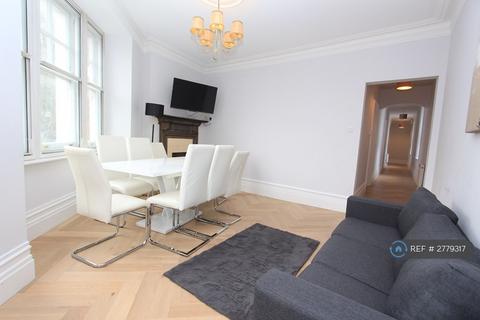 4 bedroom flat to rent, Warwick Mansions, London, NW3