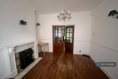 3 bedroom terraced house to rent, Chesley Gardens, London, E6