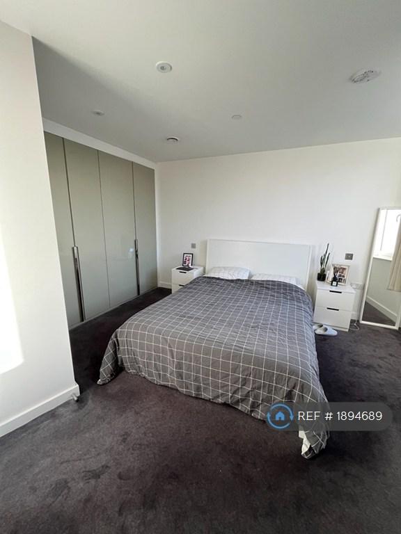 Double Bedroom With Tons Of Wardrobe Space