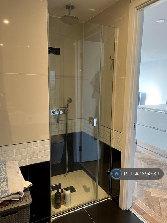Bathroom With Shower And Bath Tub!