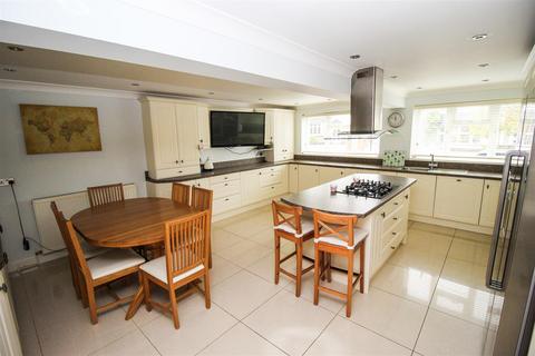 undefined, Kingswood Chase, Leigh-On-Sea