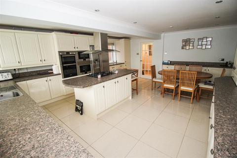 undefined, Kingswood Chase, Leigh-On-Sea