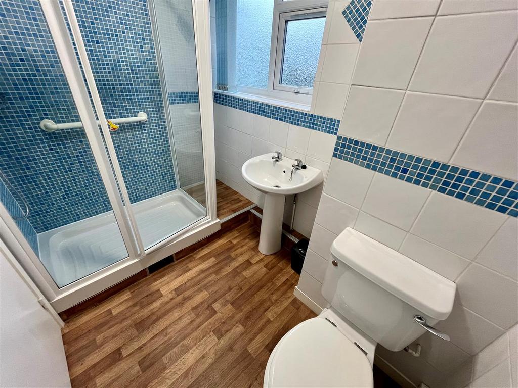 Shower Room.jpg