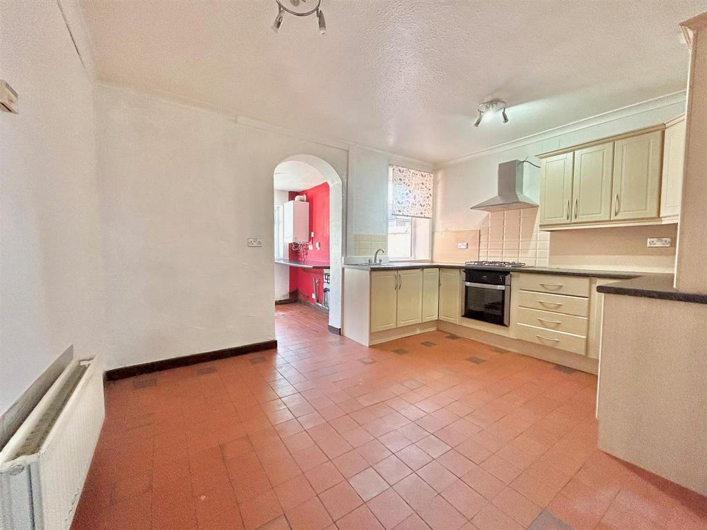 Kitchen 2.jpg