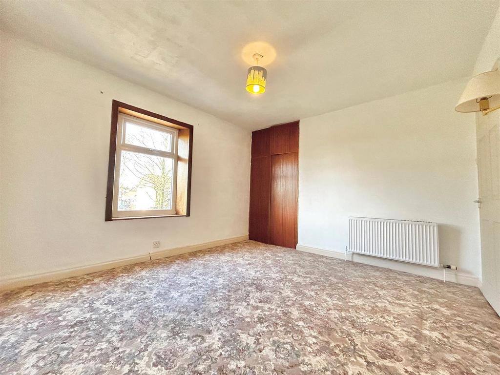 Bedroom 1.jpg