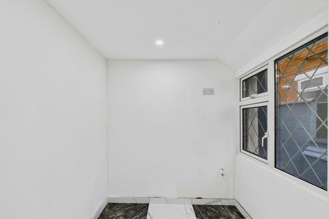 2 bedroom terraced house for sale, Fosse Road North, Leicester LE3