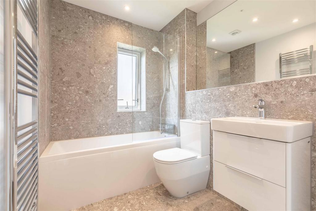 Family Bathroom.jpeg