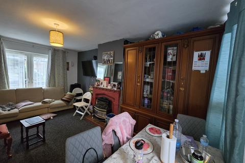 3 bedroom semi-detached house to rent, Jerome Road, Walsall WS2