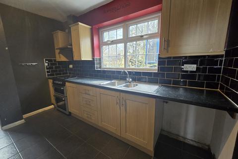 3 bedroom semi-detached house to rent, Jerome Road, Walsall WS2