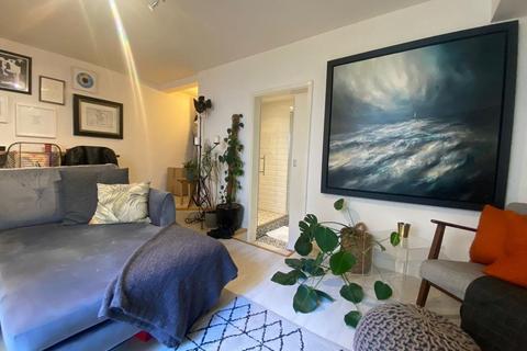 1 bedroom flat to rent, Oriental Place, Brighton, BN1
