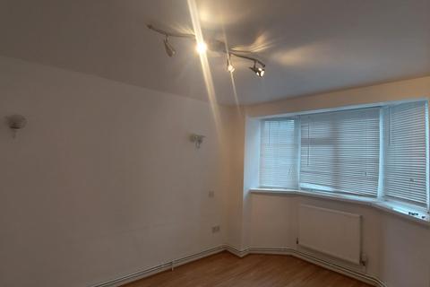 undefined, Luton LU2