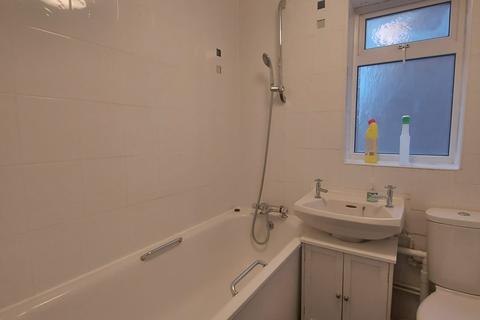 undefined, Luton LU2