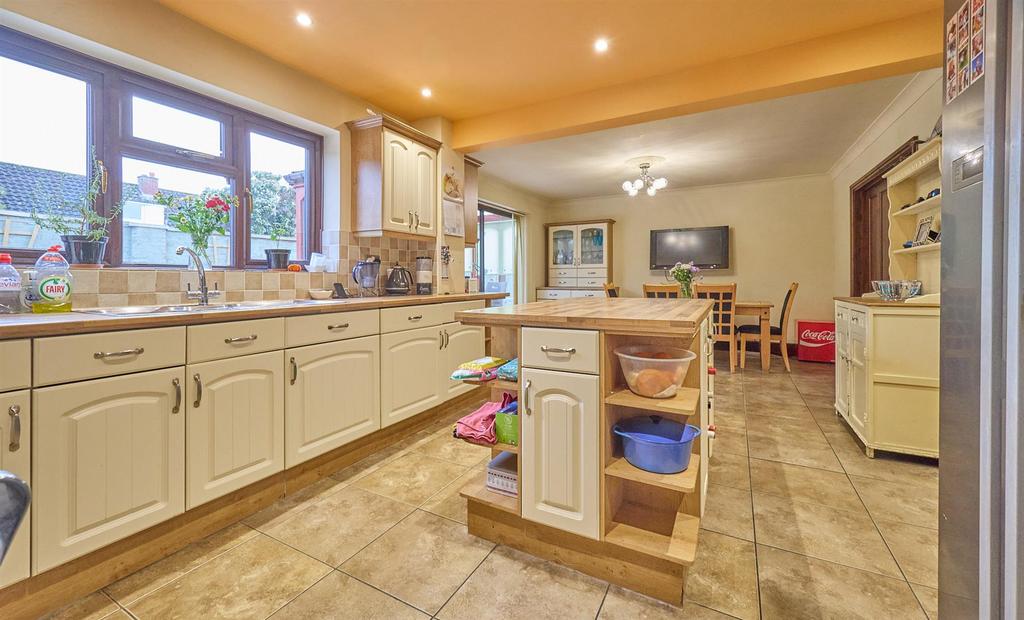 Open plan living/dining/kitchen to rear