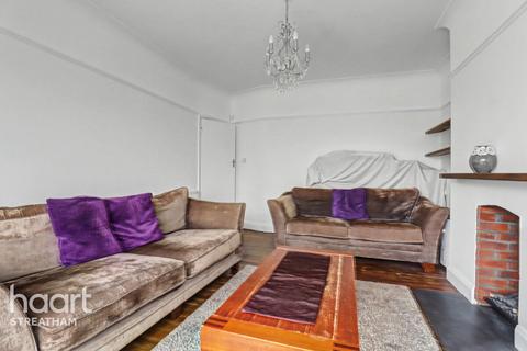 3 bedroom semi-detached house to rent, Christian Fields, SW16