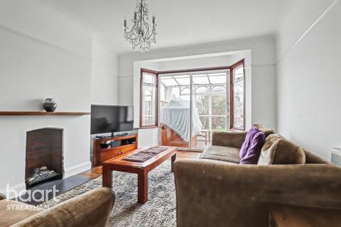 3 bedroom semi-detached house to rent, Christian Fields, SW16