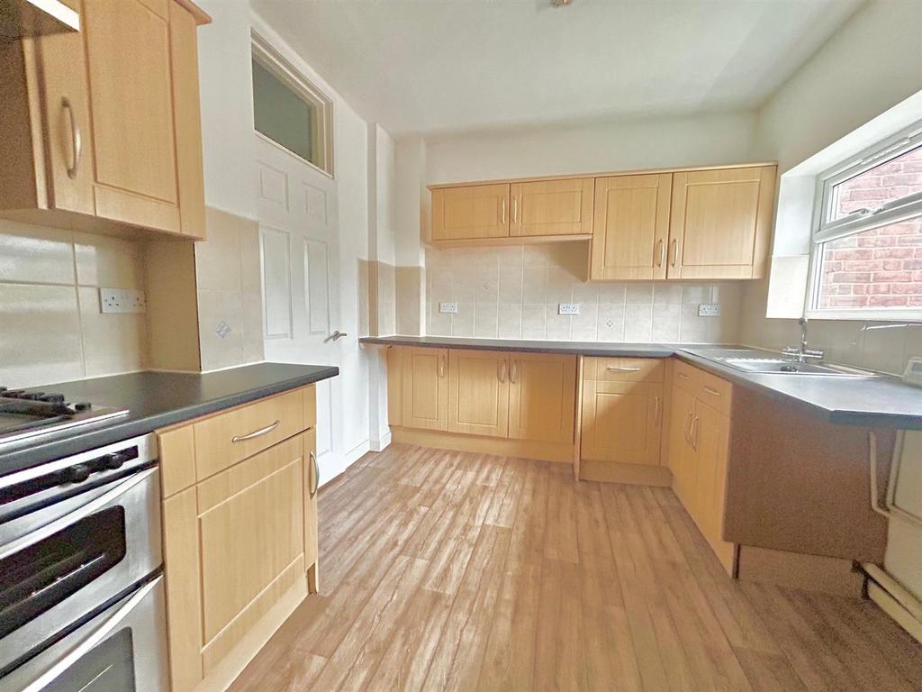 Kitchen 2.jpg