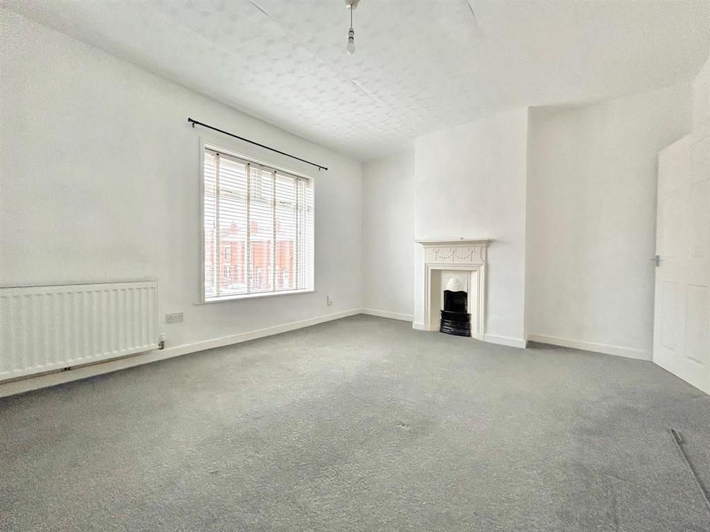 Bedroom 1.jpg