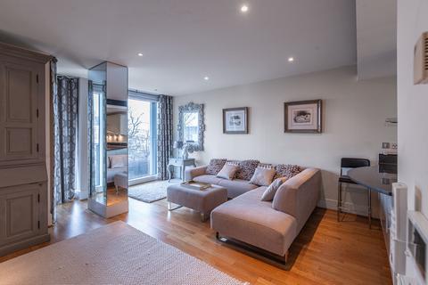 2 bedroom flat for sale, Brewhouse Lane, London, SW15