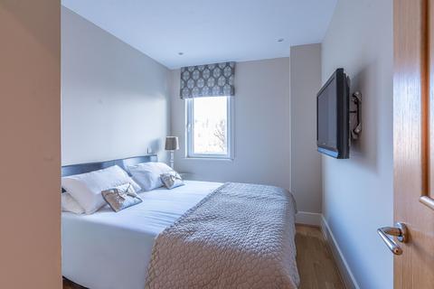 2 bedroom flat for sale, Brewhouse Lane, London, SW15