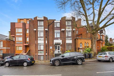 3 bedroom flat for sale, Hampstead Hill Gardens, Hampstead NW3