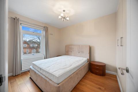3 bedroom flat for sale, Hampstead Hill Gardens, Hampstead NW3