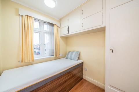 undefined, Cambridge Close, Hounslow TW4