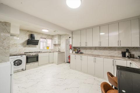 undefined, Cambridge Close, Hounslow TW4