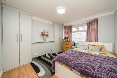 undefined, Cambridge Close, Hounslow TW4