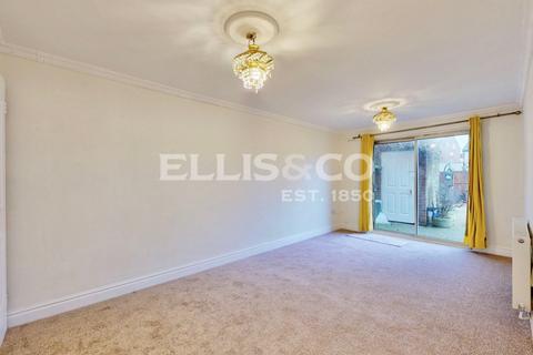 undefined, Hazeltree Lane, Northolt, UB5