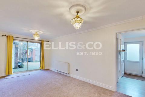 undefined, Hazeltree Lane, Northolt, UB5