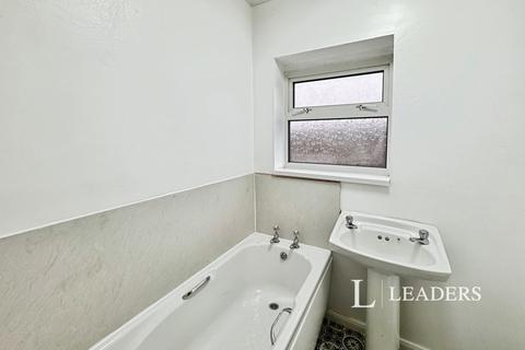 1 bedroom flat to rent, High Street, Lowestoft, Suffolk, NR32