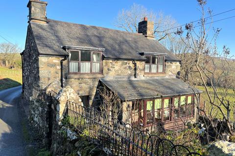 undefined, Rhoslefain LL36