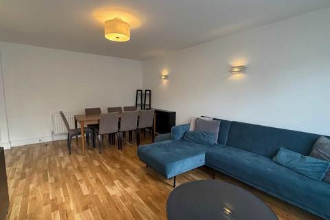 2 bedroom flat to rent, Sunningfields Road, London NW4