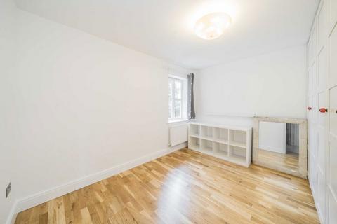 2 bedroom flat to rent, Sunningfields Road, London NW4