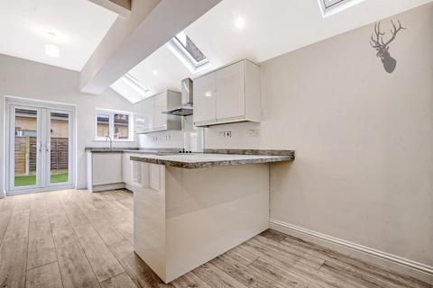 2 bedroom flat to rent, Burdett Avenue, Westcliff-On-Sea
