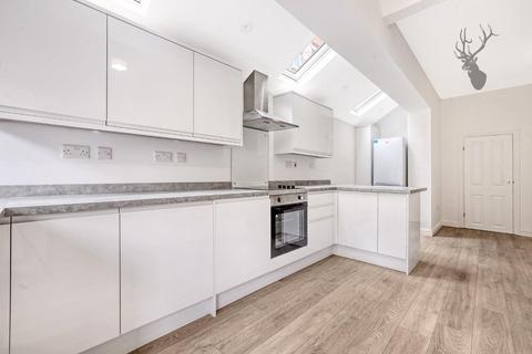 2 bedroom flat to rent, Burdett Avenue, Westcliff-On-Sea