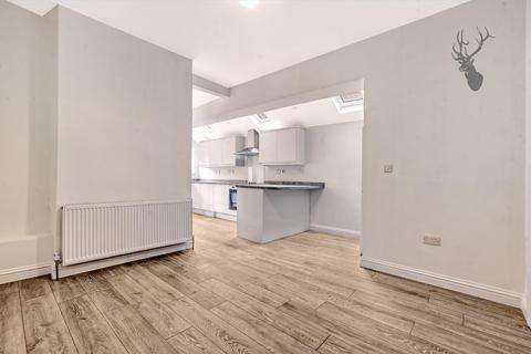 2 bedroom flat to rent, Burdett Avenue, Westcliff-On-Sea