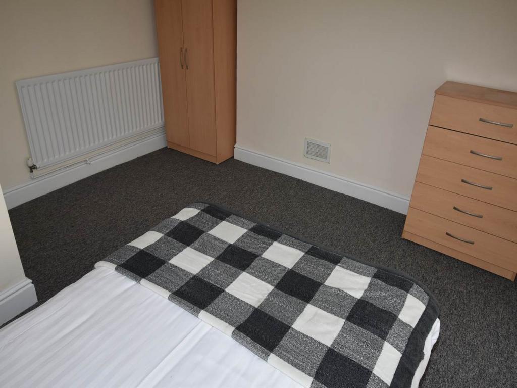 Bedroom 1, photo 3